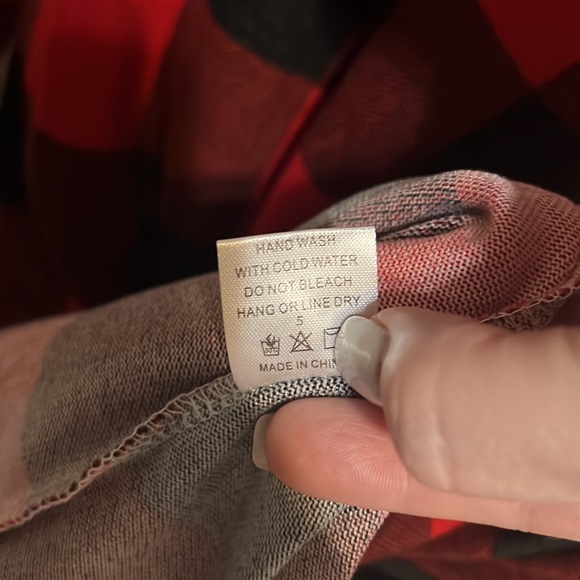 Red plaid tunic with Rose Gold sequin pocket accent by Grace & Emma Size Medium - Picture 6 of 9